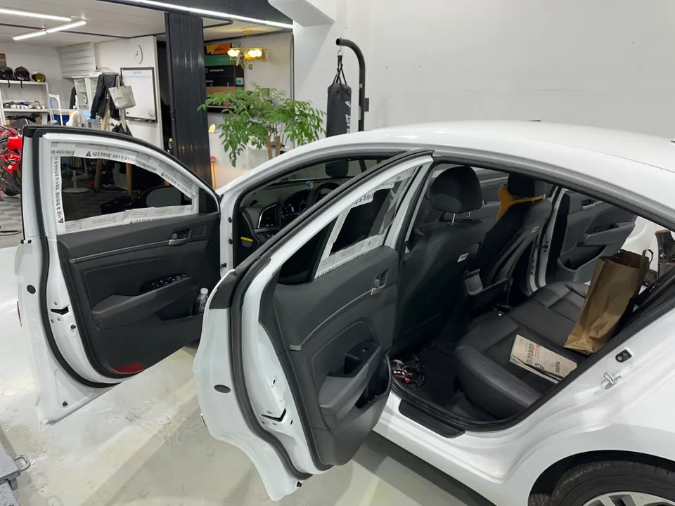 Hyundai Elantra ADのカーフィルム施工事例|費用目安・仕上がり 施工写真 2-3