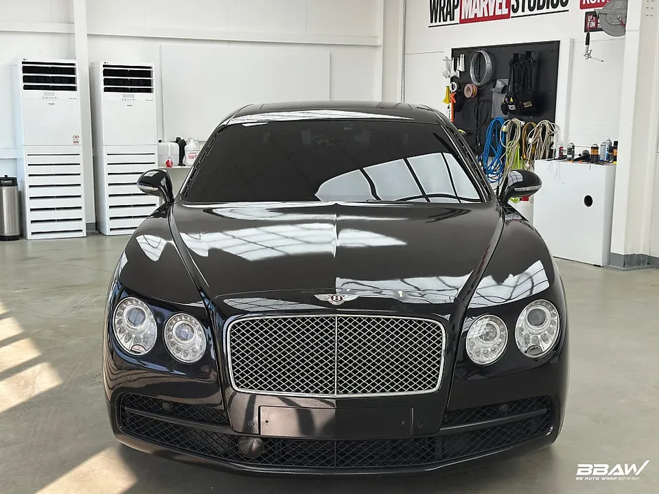 Bentley Flying Spurのカーラッピング事例｜ホワイトパール 施工写真 1-1