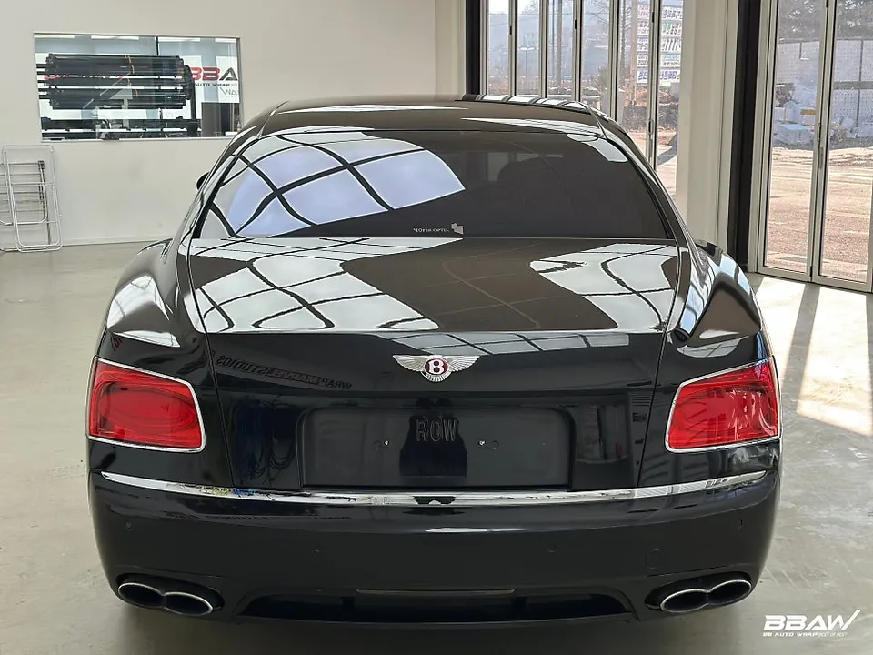 Bentley Flying Spurのカーラッピング事例｜ホワイトパール 施工写真 3-1