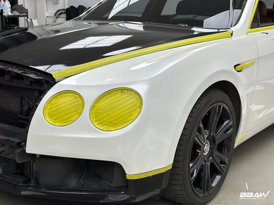 Bentley Flying Spurのカーラッピング事例｜ホワイトパール 施工写真 4-2
