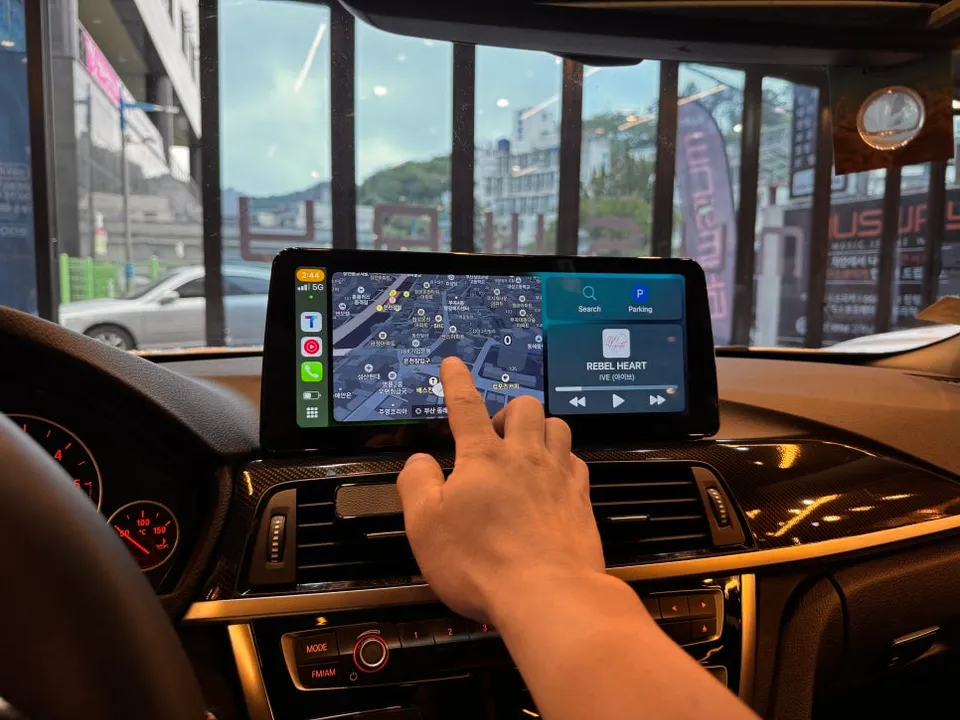 BMW 4 Series F32のAndroid Auto・CarPlay取付事例 施工写真 4-2