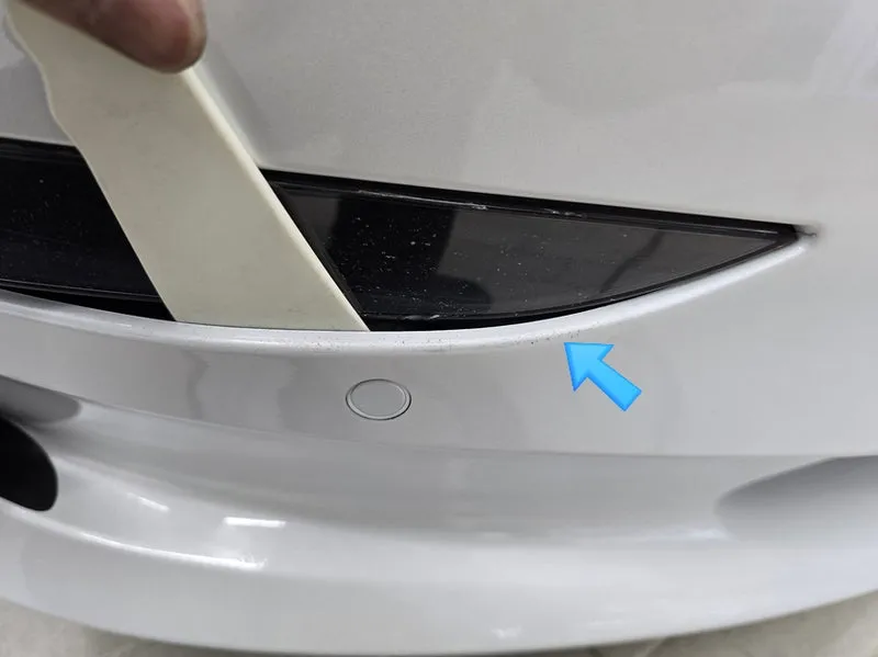 Tesla Model 3のカーラッピング事例｜エメラルドグリーン 施工写真 3-2