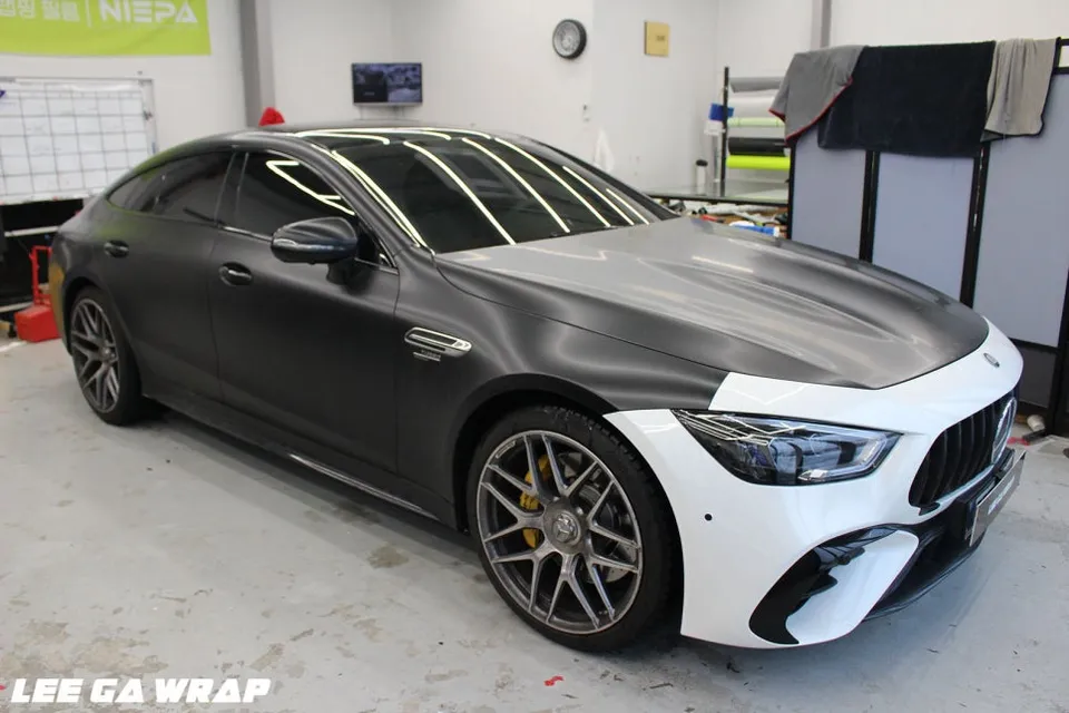 AMG GT 43 施工事例:無光イエローへのカーラッピング 施工写真 1-3