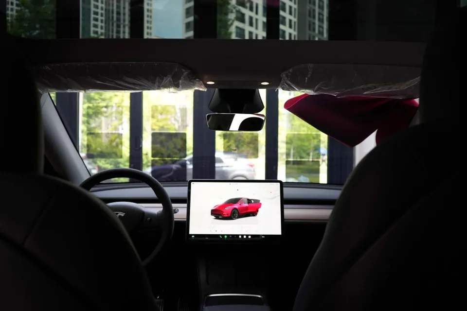 Tesla Model Y window tinting - Tesla Model Y Window Tinting Review: Rainbow I90 Film photo 3