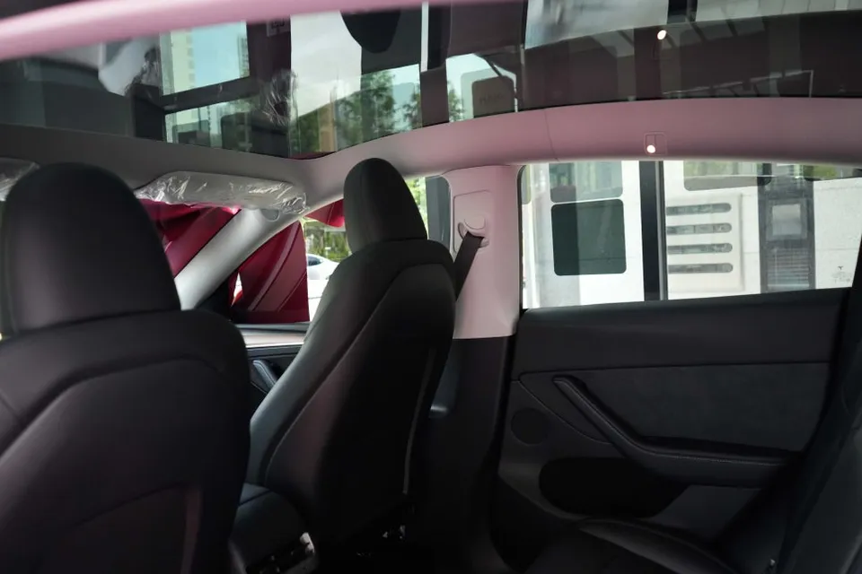 Tesla Model Y window tinting - Tesla Model Y Window Tinting Review: Rainbow I90 Film photo 5