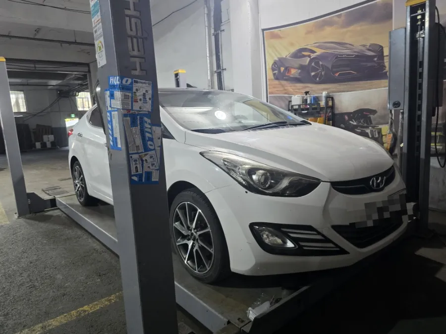 Hyundai Elantra MDのホイールリペア・塗装事例 施工写真 4-2