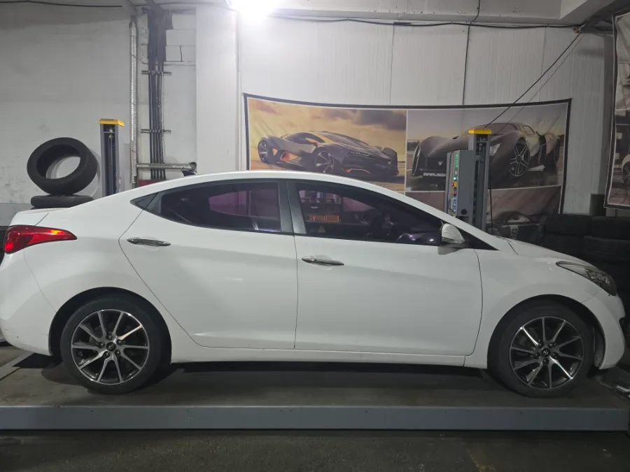 Hyundai Elantra MDのホイールリペア・塗装事例 施工写真 1-3