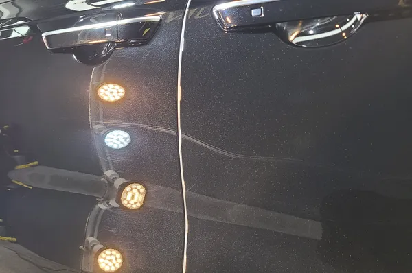 Kia Carnivalのガラスコーティング事例 施工写真 2-1