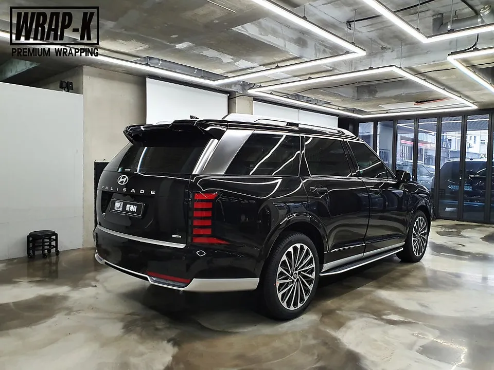 Hyundai Palisade LX3のカーラッピング事例:クロームパーツのブラックアウト 施工写真 1-2