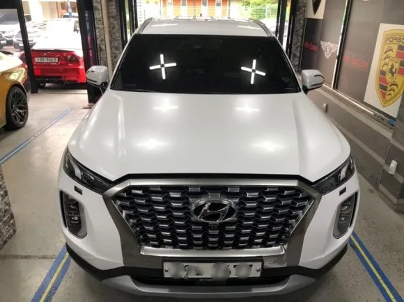 Hyundai Palisadeのカーラッピング事例｜サテンホワイト 施工写真 3-1
