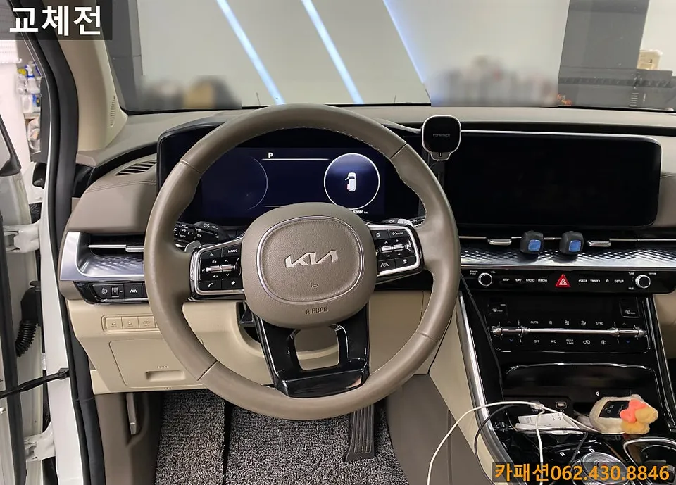 Kia Carnival KA4 steering wheel - Kia Carnival KA4 Steering Wheel Customization Review photo 5