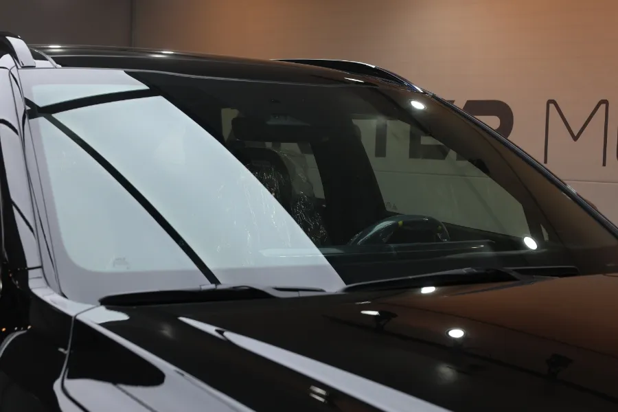 Kia Sorentoのカーフィルム施工事例|ドイツ製セラミックボンド 施工写真 2-1