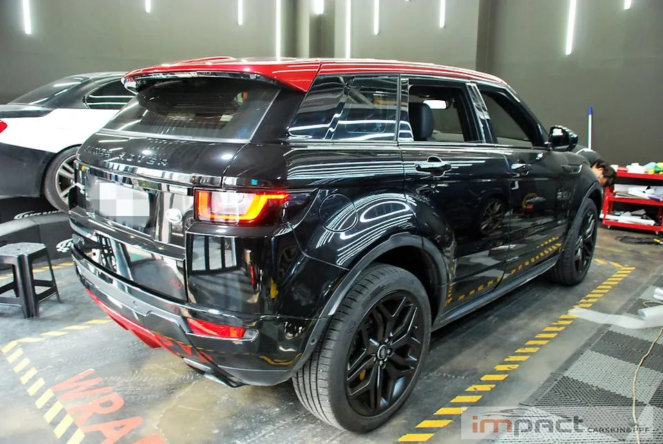 Land Rover Evoqueのカーラッピング事例|オールブラック化 施工写真 2-1