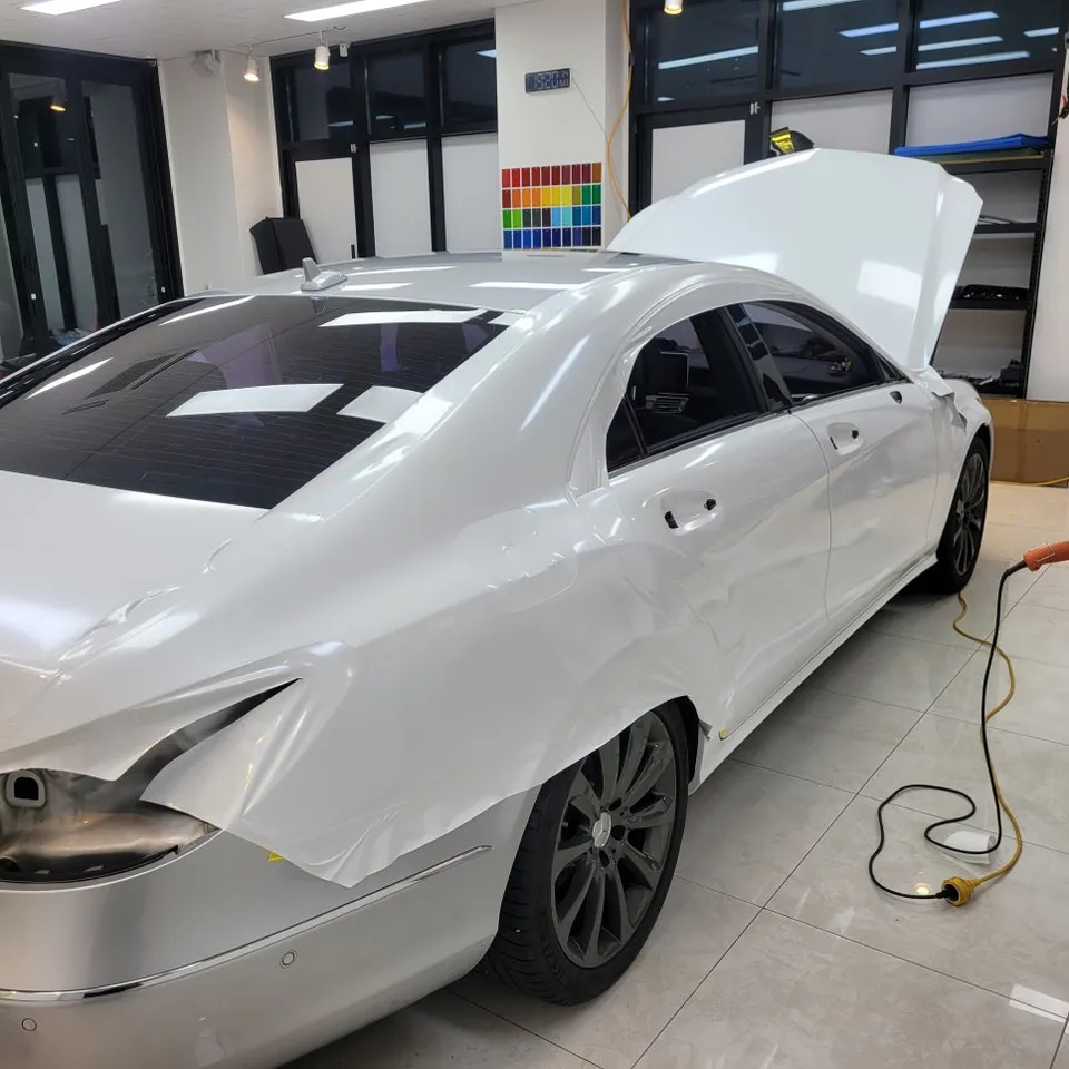 Mercedes-Benz CLSのカーラッピング事例 施工写真 3-2