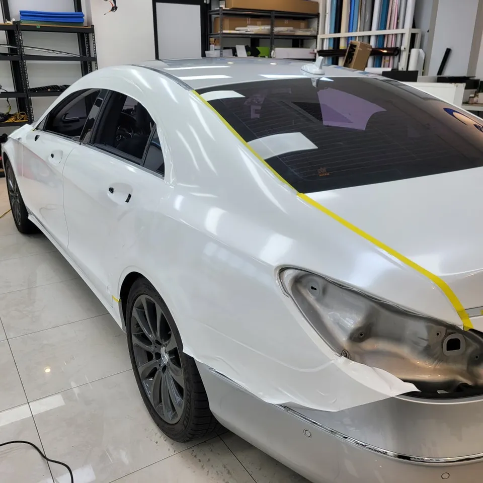 Mercedes-Benz CLSのカーラッピング事例 施工写真 4-2