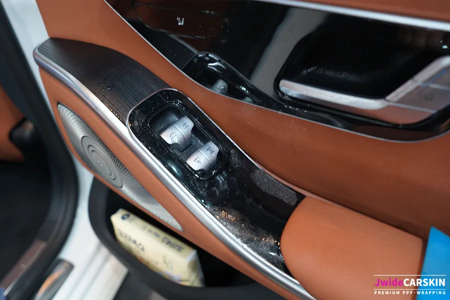 Mercedes-Benz S350のPPF施工事例|内装の傷防止効果 施工写真 1-3