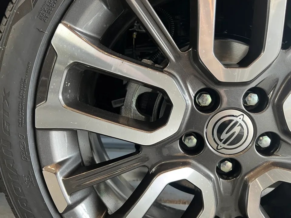 KG Mobility Torresのホイールリペア・塗装事例 施工写真 5