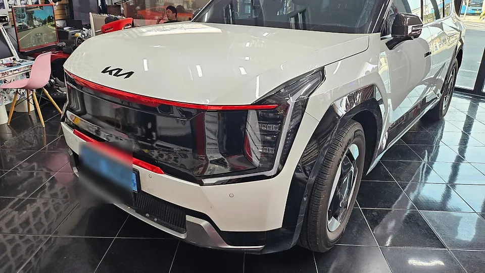 Kia EV9 vinyl wrap - Kia EV9 Vinyl Wrap Review: Cost & Results photo 3