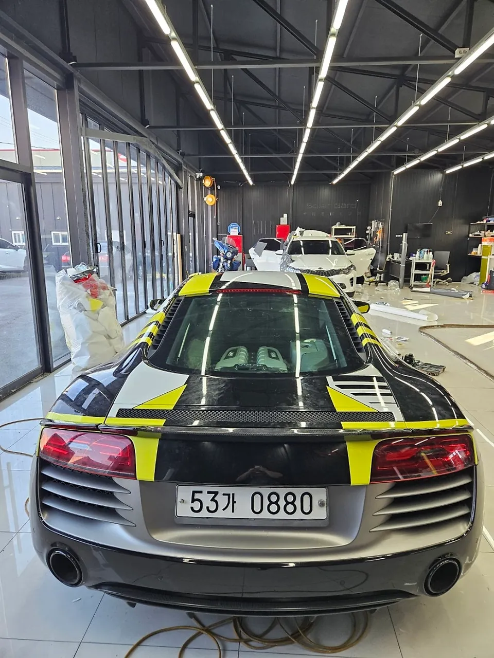 Audi R8のカーラッピング事例|費用目安・仕上がり 施工写真 2-2