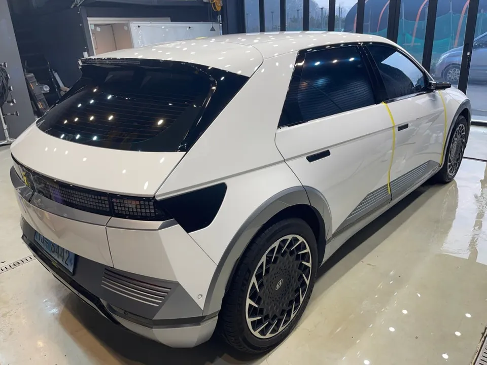 Hyundai IONIQ 5のカーラッピング事例|費用目安・仕上がり 施工写真 2-2