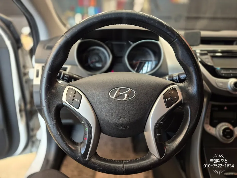 Hyundai Elantra MD Steering Wheel Customization Review Before