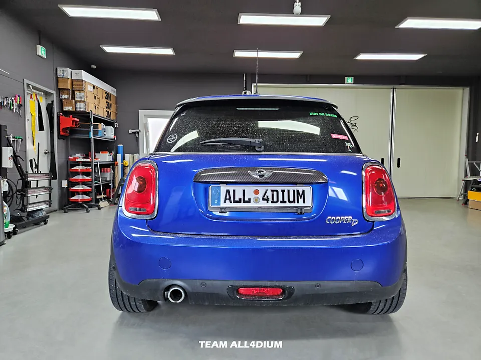 MINI MINI Cooperのカーラッピング事例｜保険対応・再施工 施工写真 1-1