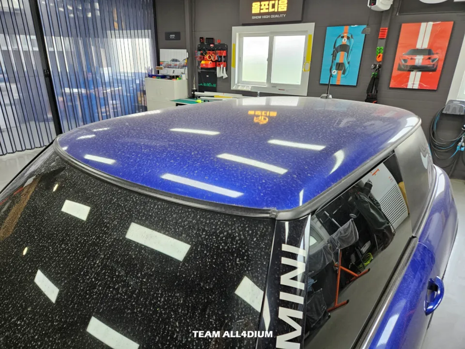 MINI MINI Cooperのカーラッピング事例｜保険対応・再施工 施工写真 4-1