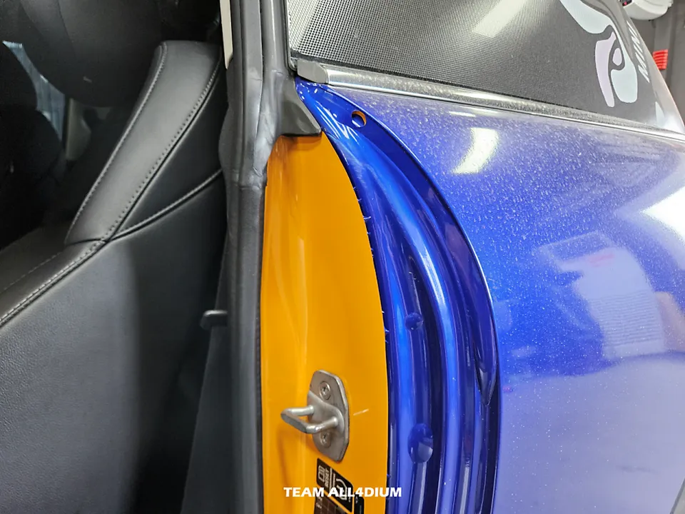 MINI MINI Cooperのカーラッピング事例｜保険対応・再施工 施工写真 2-2