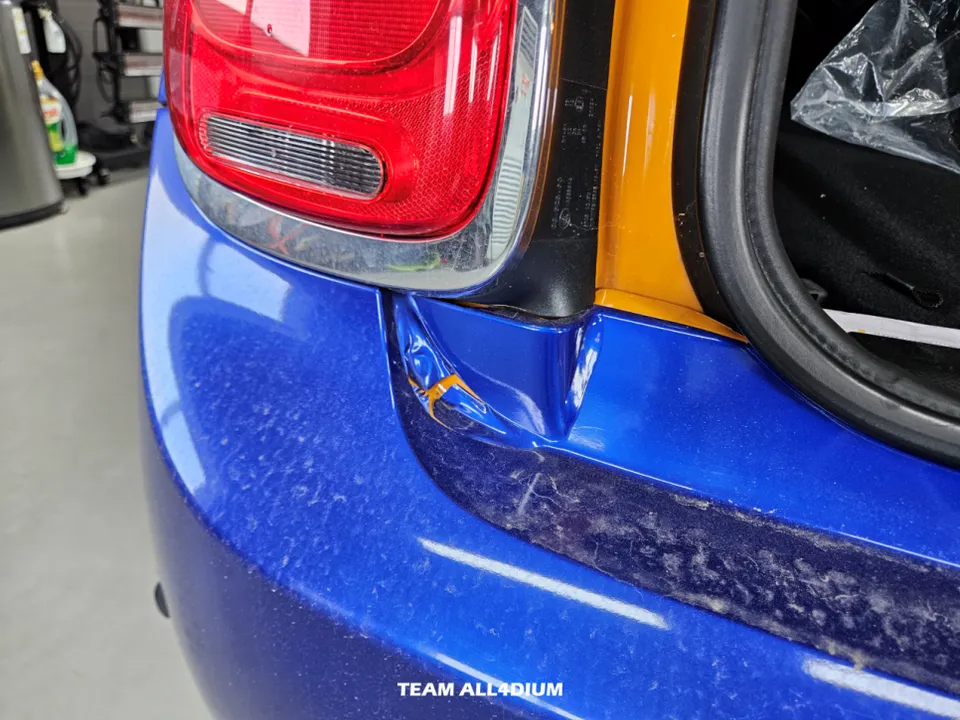 MINI MINI Cooperのカーラッピング事例｜保険対応・再施工 施工写真 3-2