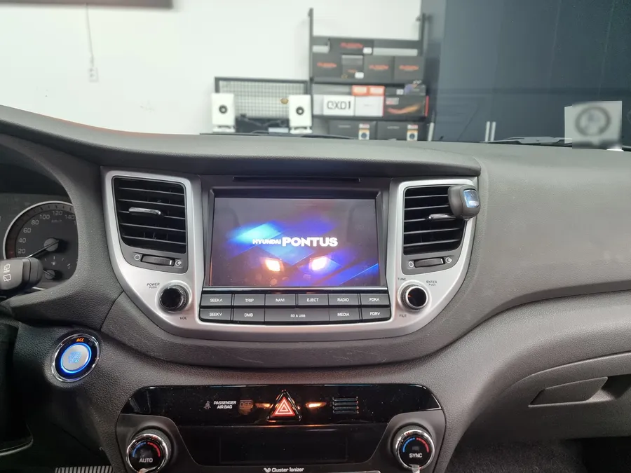 Hyundai TucsonのAndroid Auto・CarPlay取付事例 施工写真 6