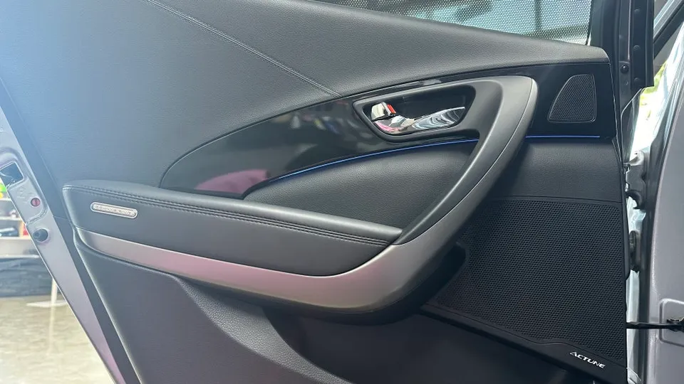 Hyundai Grandeur HG vinyl wrap - Hyundai Grandeur HG Vinyl Wrap Review: Interior Restoration photo 4
