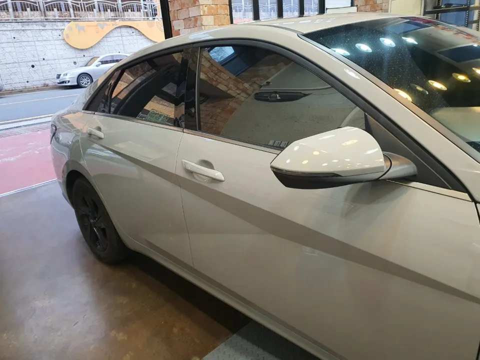 Hyundai Elantra CN7 vinyl wrap - Hyundai Elantra CN7 Vinyl Wrap Review — Glossy Black Upgrade photo 3