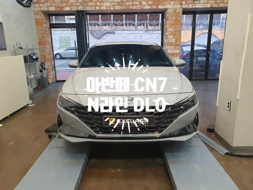 Hyundai Elantra CN7のカーラッピング事例 施工写真 1-3