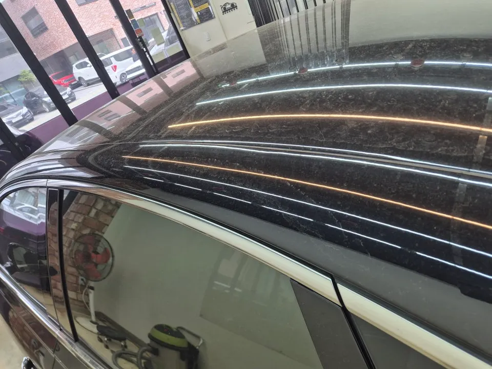 Genesis G80のガラスコーティング事例 施工写真 3-2