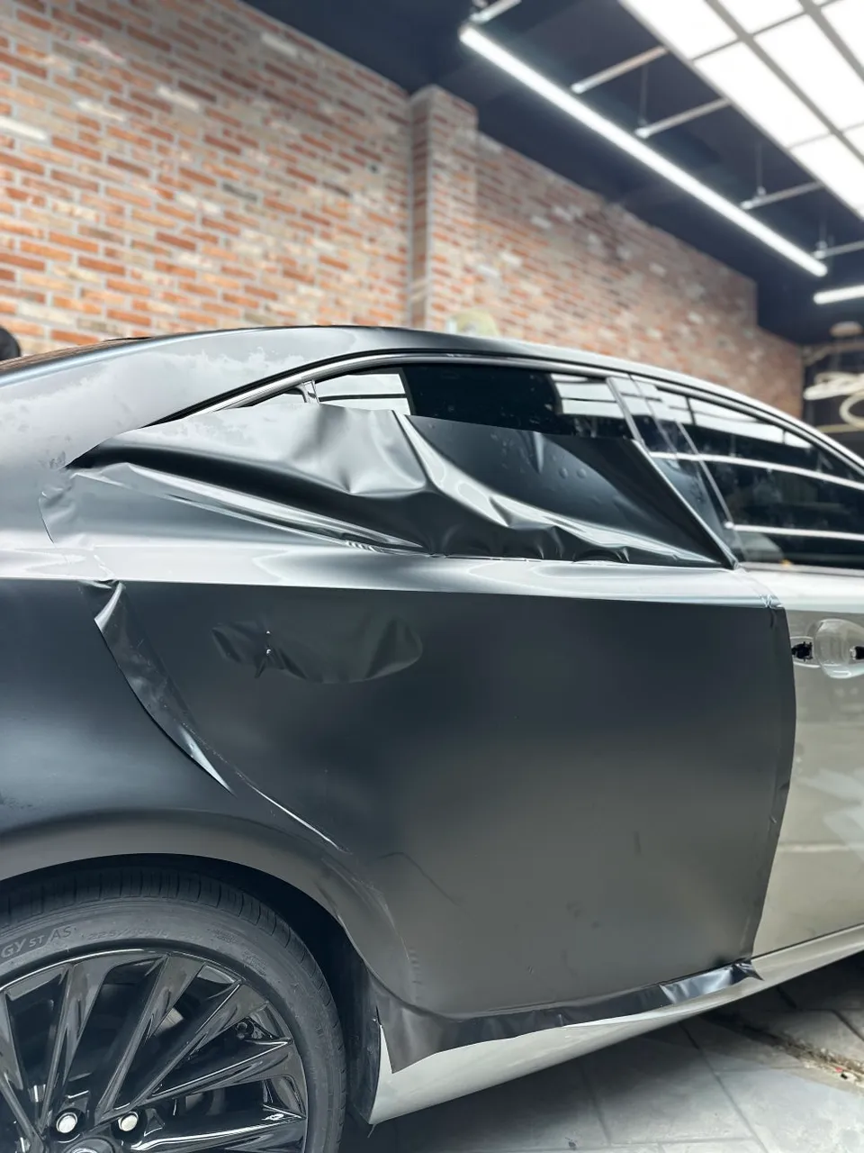 Lexus IS300 vinyl wrap - Lexus IS300 Vinyl Wrap Review: Satin Black Transformation photo 4
