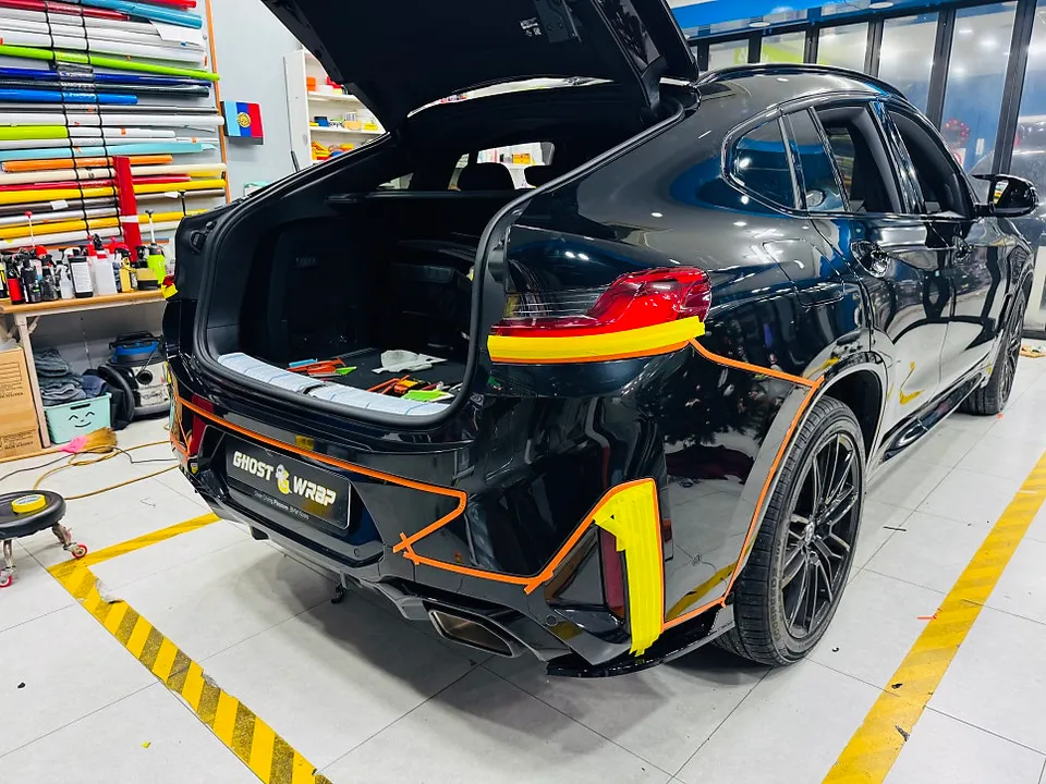 BMW X4のカーラッピング事例|費用目安・仕上がり 施工写真 1-3