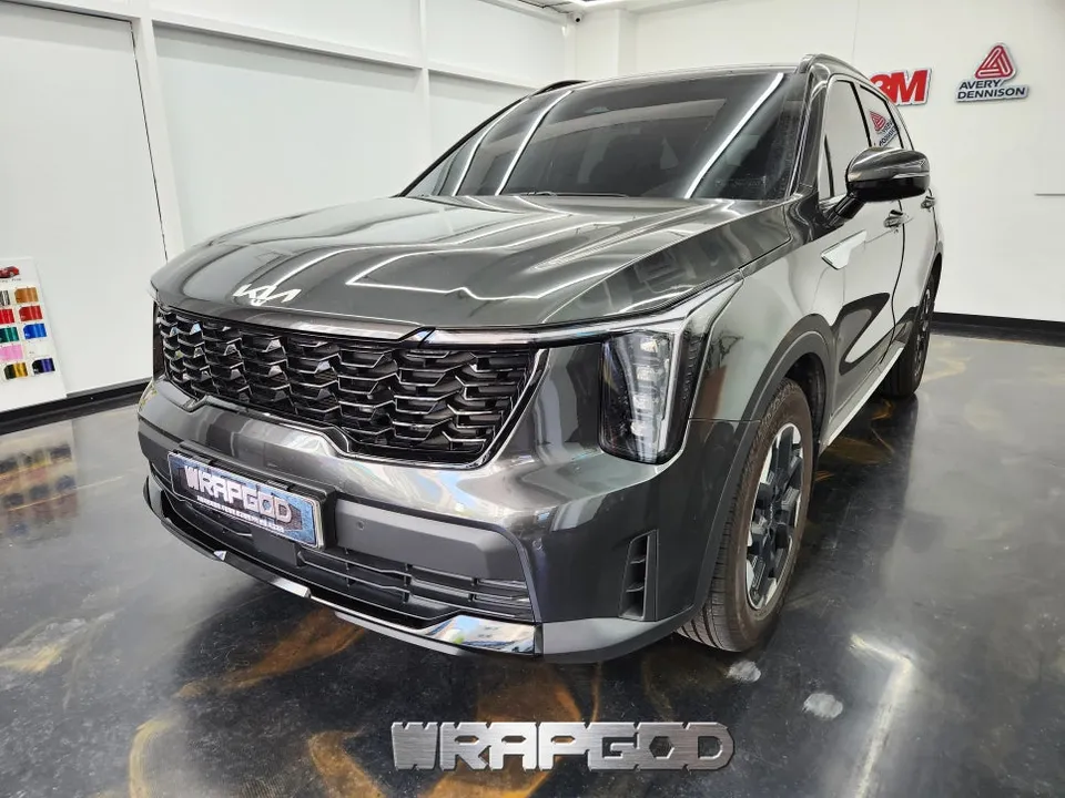 Kia Sorento MQ4 Vinyl Wrap Review: Sporty Gloss Black Accents