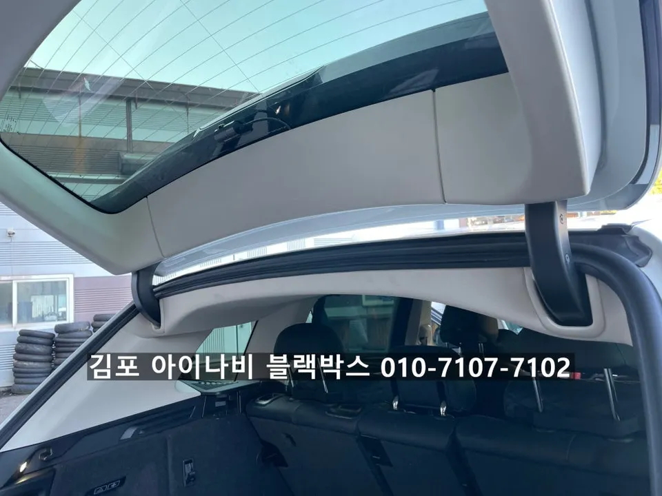 BMW X3のドライブレコーダー取付事例 施工写真 3-2