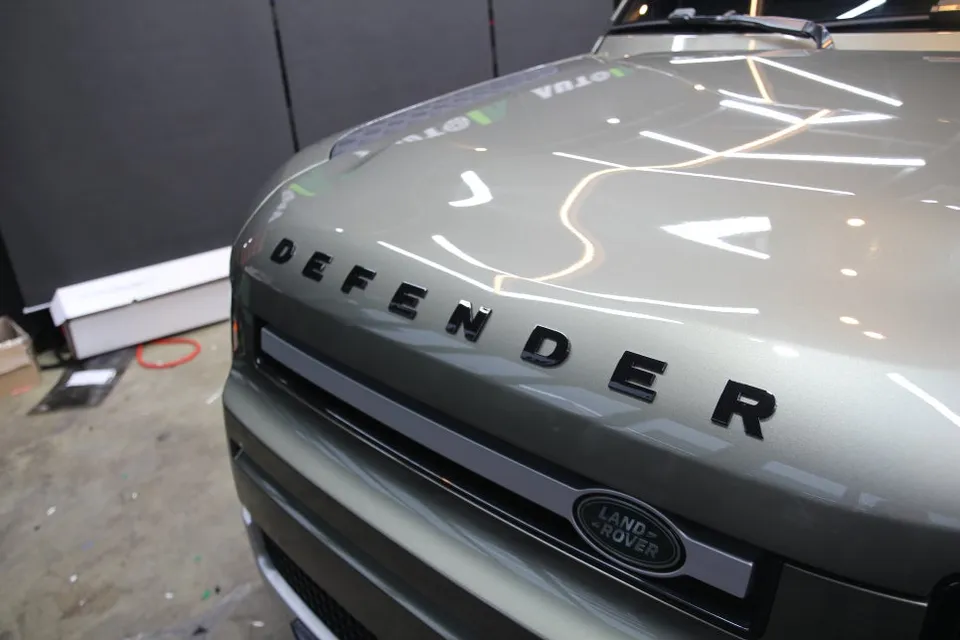 Land Rover Defenderのカーラッピング事例｜費用目安・仕上がり 施工写真 2-2