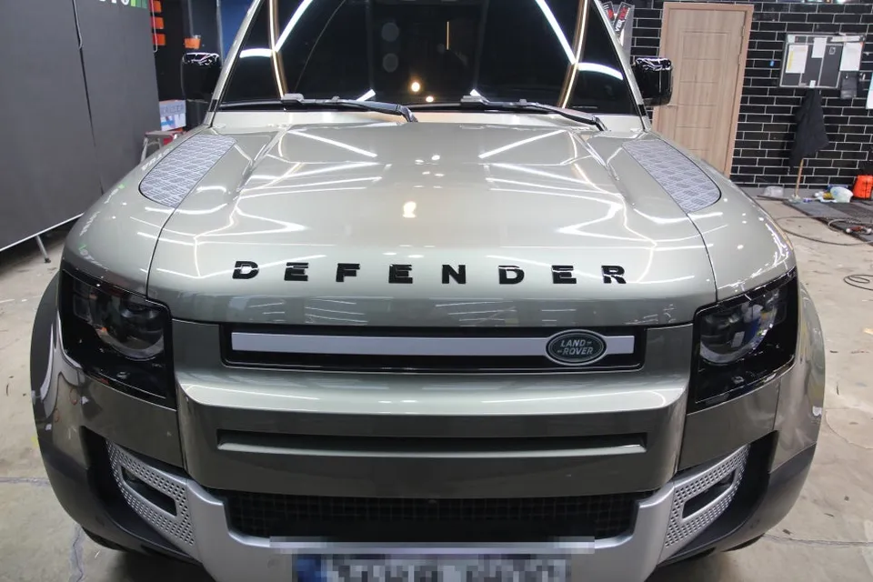 Land Rover Defenderのカーラッピング事例｜費用目安・仕上がり 施工写真 3-2