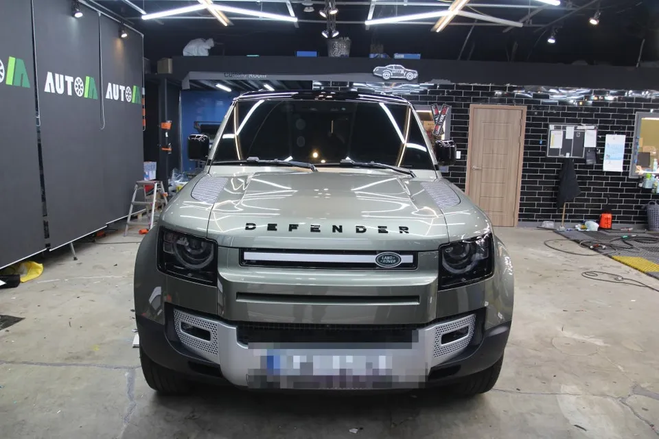 Land Rover Defenderのカーラッピング事例｜費用目安・仕上がり 施工写真 4-2