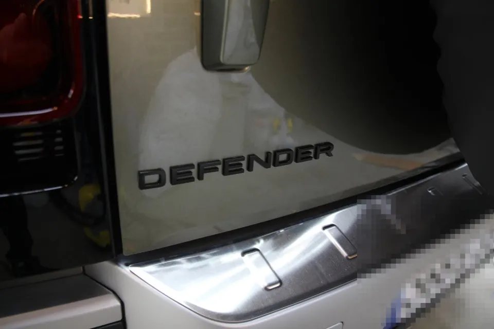 Land Rover Defenderのカーラッピング事例｜費用目安・仕上がり 施工写真 1-3