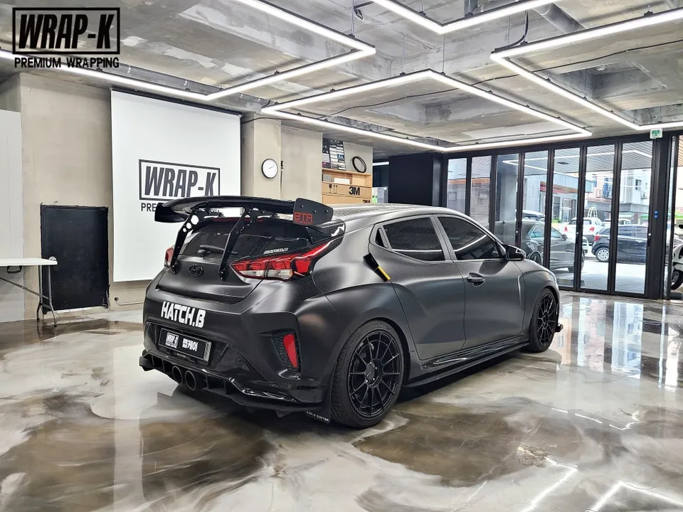 Hyundai Veloster Nのカーラッピング事例|費用目安・仕上がり 施工写真 3-1