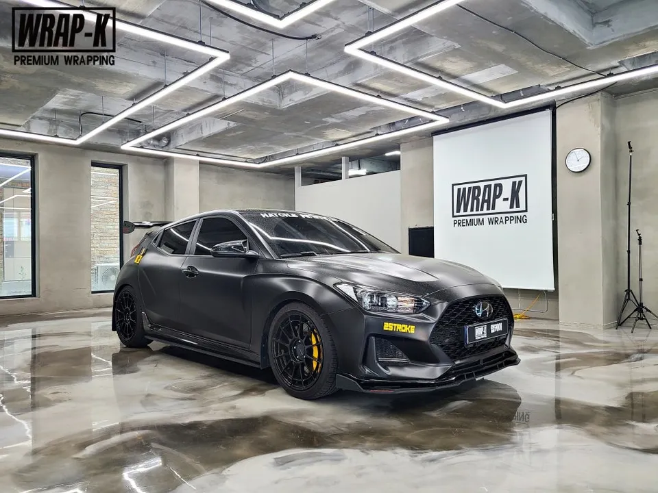 Hyundai Veloster Nのカーラッピング事例|費用目安・仕上がり 施工写真 1-2