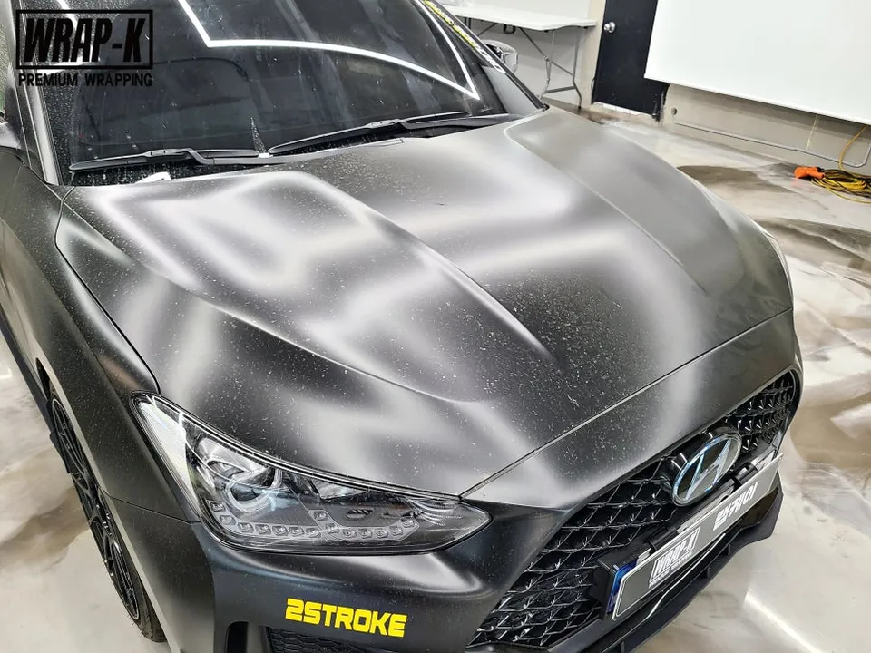 Hyundai Veloster Nのカーラッピング事例|費用目安・仕上がり 施工写真 2-2
