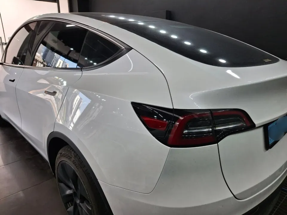 Tesla Model YのPPF施工事例|費用目安と仕上がり 施工写真 1-2
