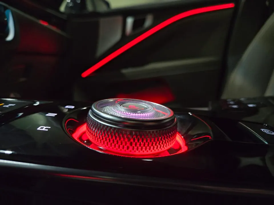 Kia K8 ambient lighting - Kia K8 Ambient Lighting Review: Subtle Elegance with Air RGB photo 4