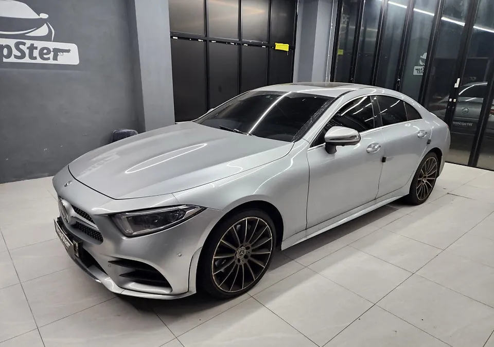 Mercedes-Benz CLS 450のカーラッピング事例|サテンブラック 施工写真 2-2