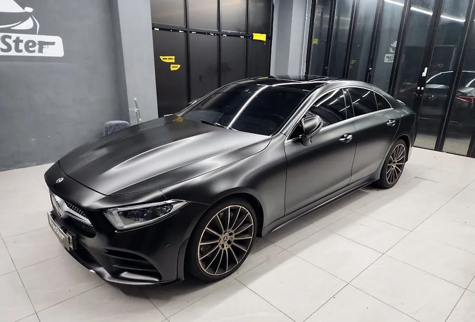 Mercedes-Benz CLS 450のカーラッピング事例|サテンブラック 施工写真 3-2