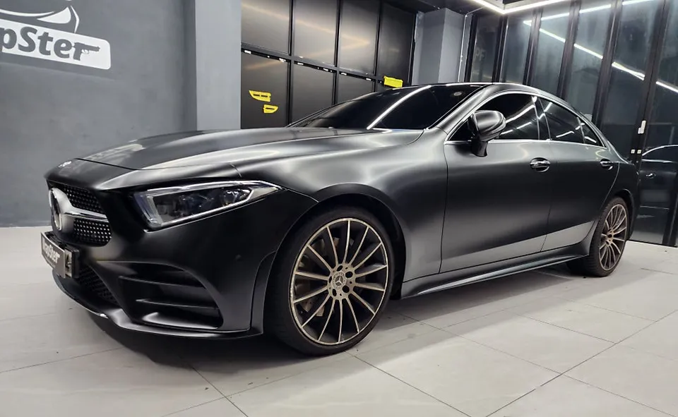 Mercedes-Benz CLS 450のカーラッピング事例|サテンブラック 施工写真 2-3